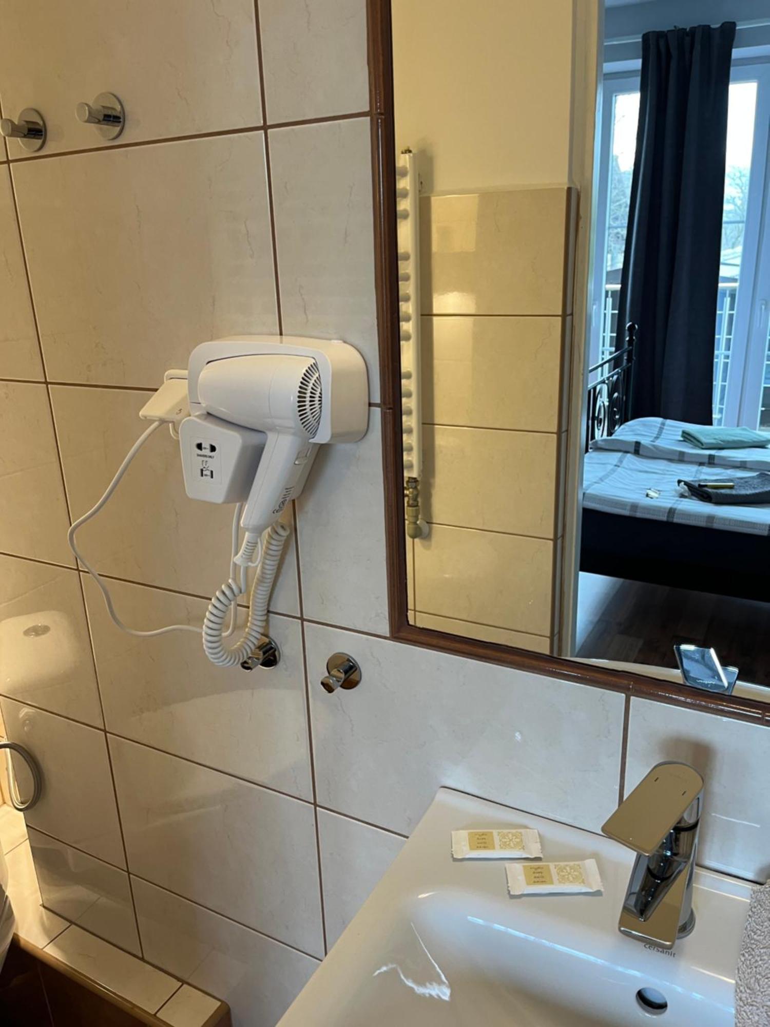 Route 7 Rooms Myślenice Dış mekan fotoğraf